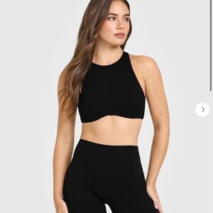 SOFTMOTION™ HIGH NECK SPORTS BRA WITH WHITE LOGO